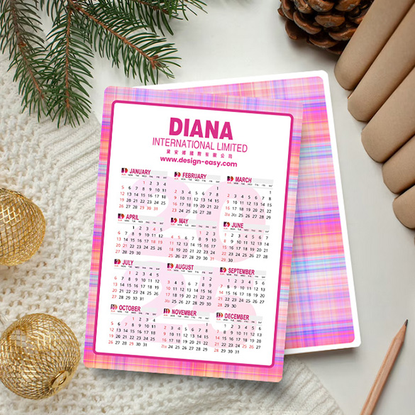 由免費AI模版製成的香港年曆咭雙面彩色印刷，啞膠質地，色彩鮮艷，設計簡潔，自用或公司宣傳好幫手。